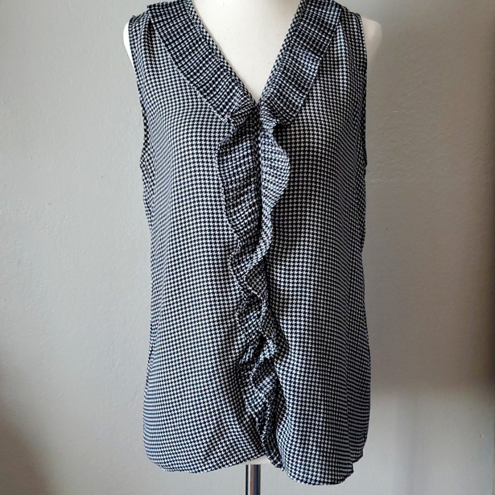 Banana Republic summer blouse houndstooth pattern.
